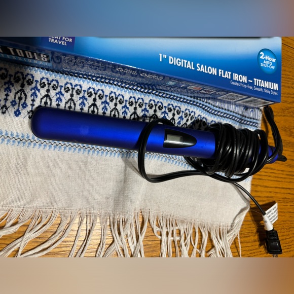 Hot Tools Titanium 1” Digital Flat Iron - Picture 2 of 6